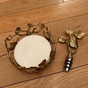 Michael Aram Botanical Leaf Gold Wine Coaster and Stopper set.